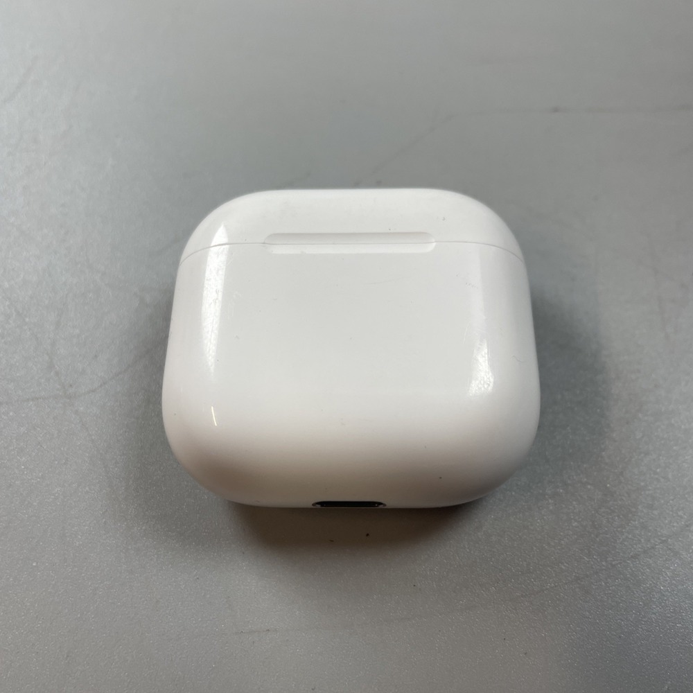 Apple AirPods (4th Generation) USB-C Charging Case - CASE ONLY - White (A3058)